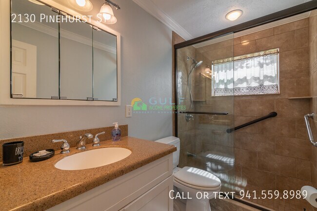 Building Photo - 2130 Pinehurst St