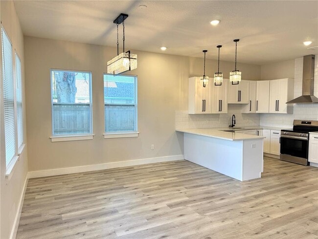 Building Photo - 1919 30th Ave N