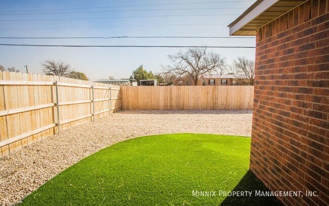 Building Photo - 2005 Kenwood Ave