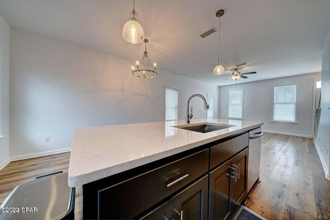Building Photo - 430 Raven Ln