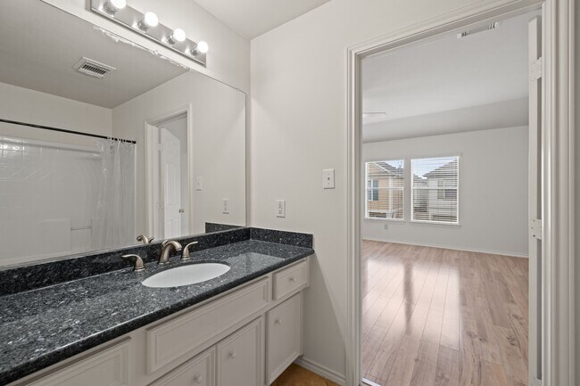 Building Photo - 1719 Redwing Pines Dr