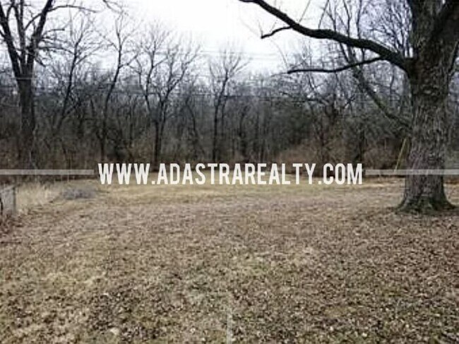 Building Photo - Affordable 3 Bedroom Ranch Home w/Finished Basement in KCMO-Available in AUGUST!!