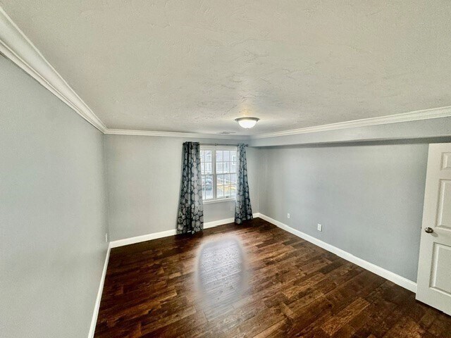 Building Photo - 700 Shore Dr