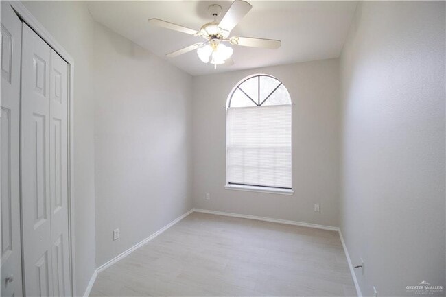 Building Photo - 16 E Martin Ave