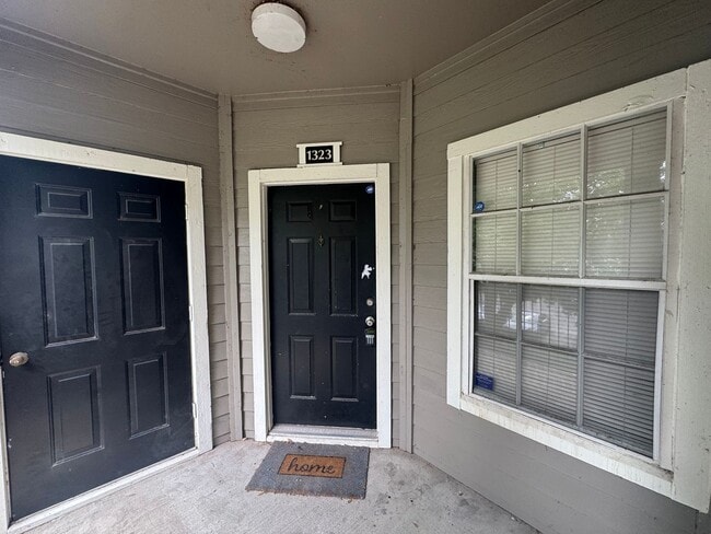 Building Photo - Sail Cove 2/2 Upstairs Condo Available Now!