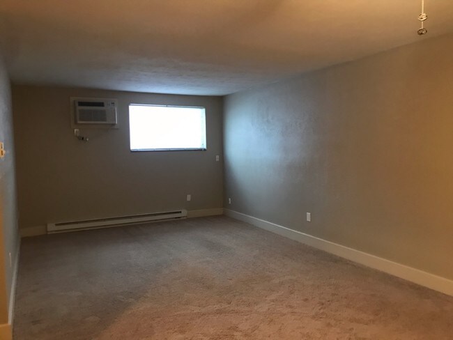 Building Photo - 5301 W Alexis Rd