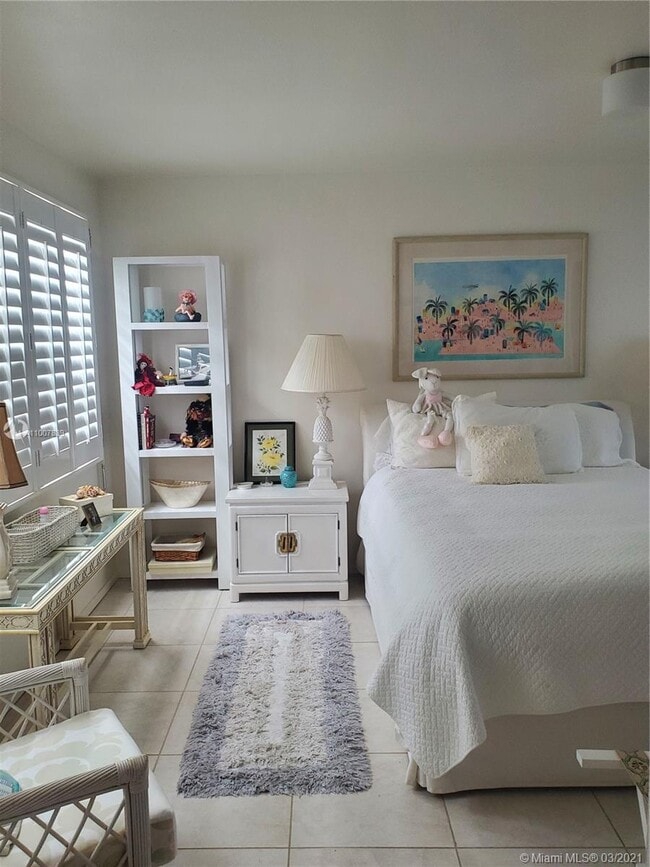 Building Photo - 10170 Collins Ave