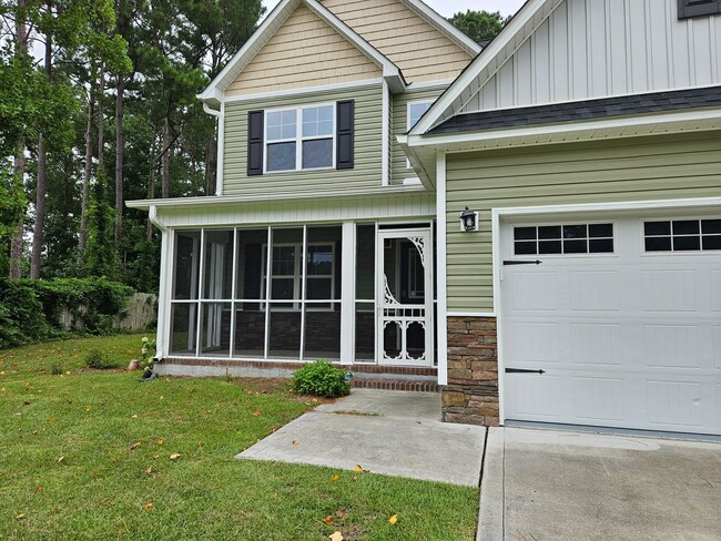 Building Photo - Charming 3-bedroom, 2-bathroom unfurnished...