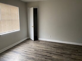 Building Photo - Love Midtown Apartments