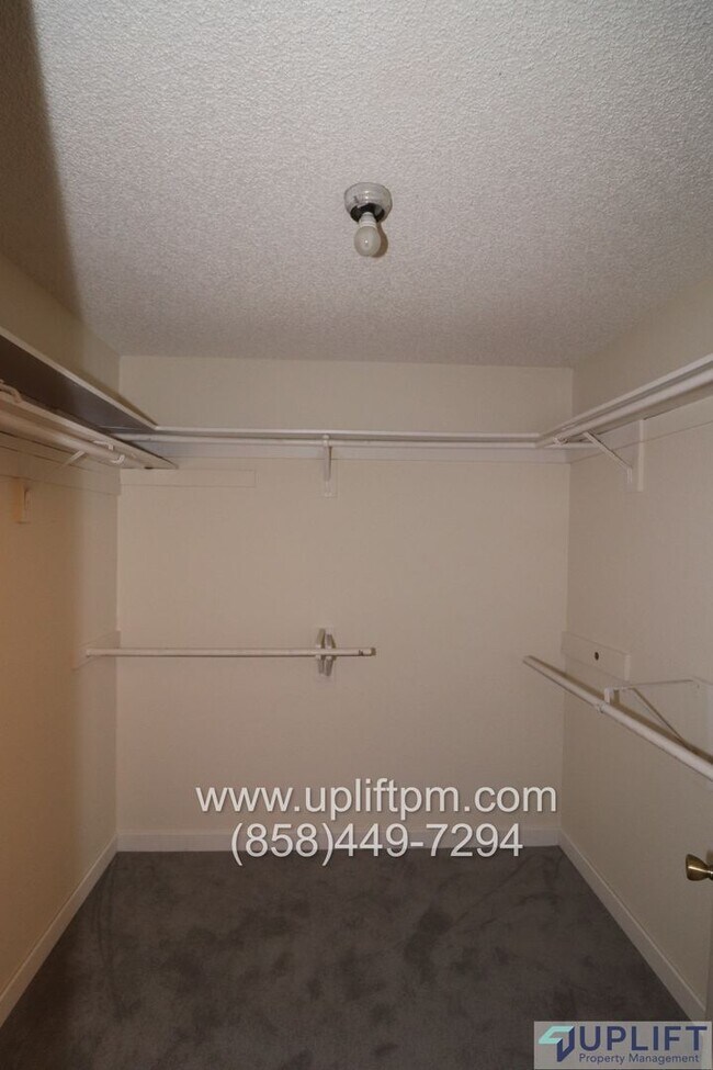 Building Photo - 4 Bed 3 Bath House in Spring Valley w/ Was...