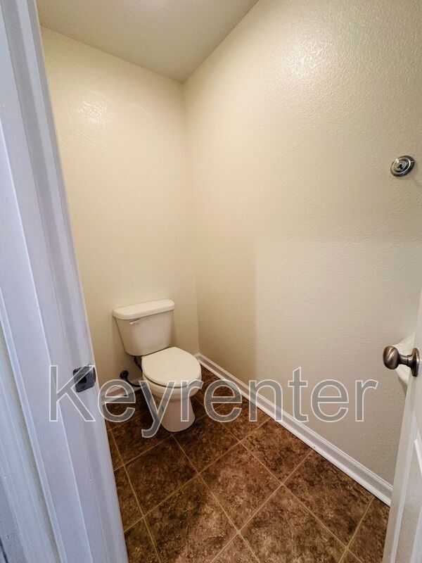 Building Photo - 846 Blue Spruce Way