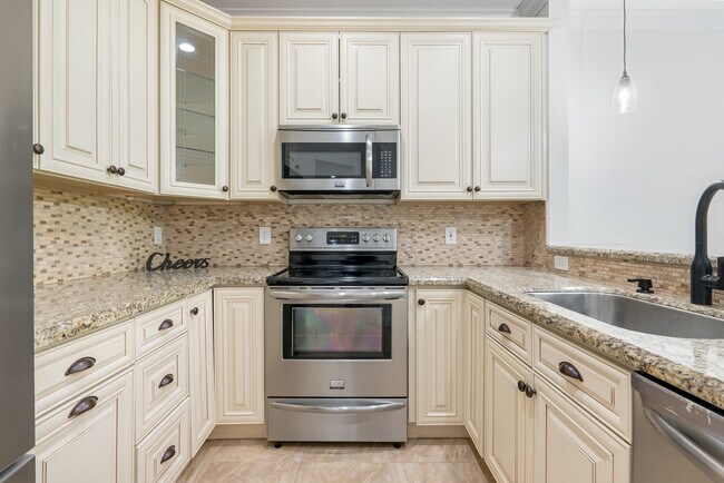 Building Photo - 5611 NW 118th Dr