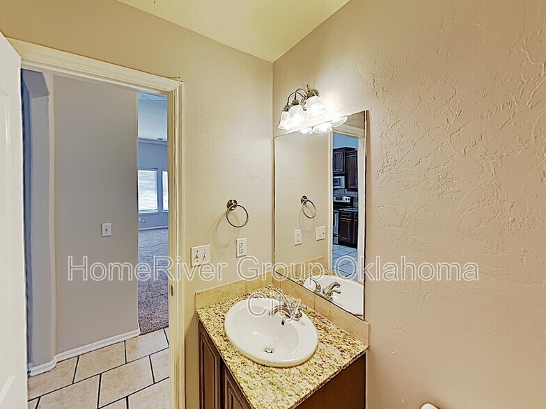 Building Photo - 2708 Busheywood Dr