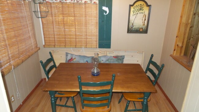 Building Photo - Nice Location