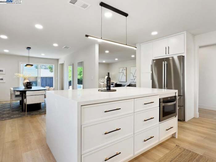 Building Photo - 6196 Inglewood Dr