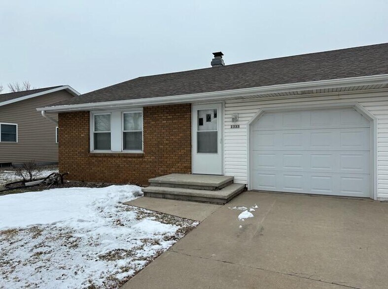 Building Photo - 1331 Primrose Ln