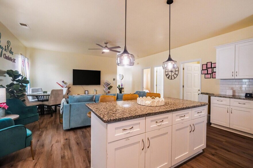 Building Photo - 3912 Freedom Dr