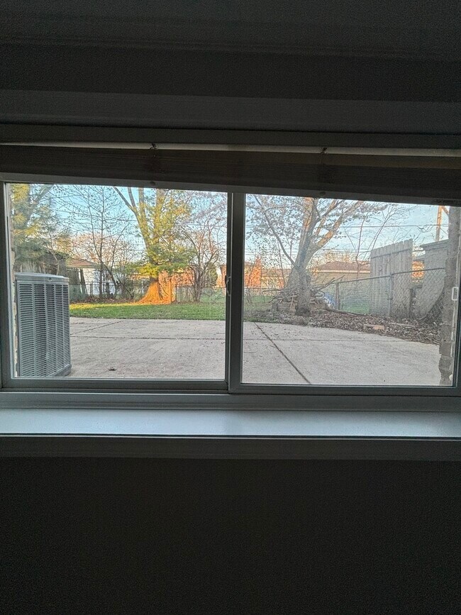 Building Photo - 608 Lavergne Ave