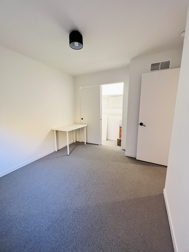 Room - 8233 John R St