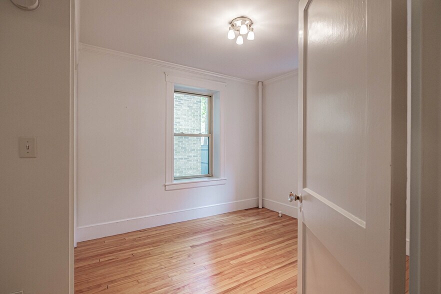 Building Photo - 197 Pine St