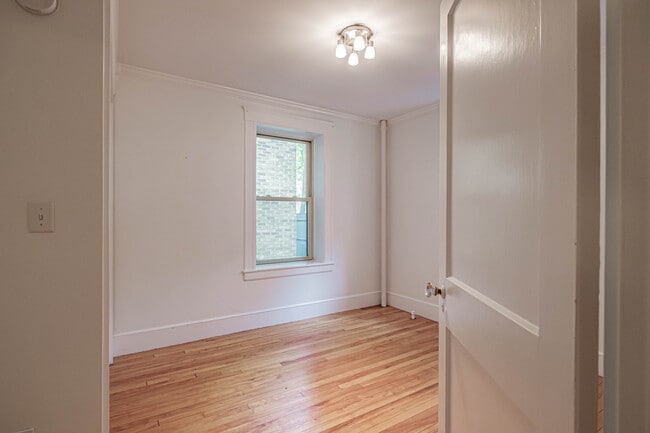 Building Photo - 197 Pine St