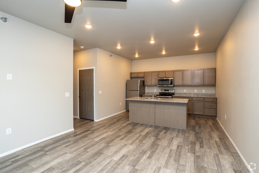 1BR, 1BA - 730SF - Dining Room - Prairie Towers
