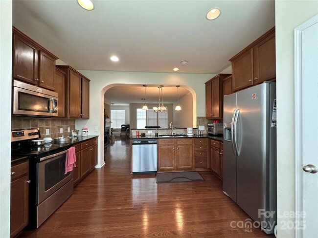 Building Photo - 835 Skybrook Falls Dr