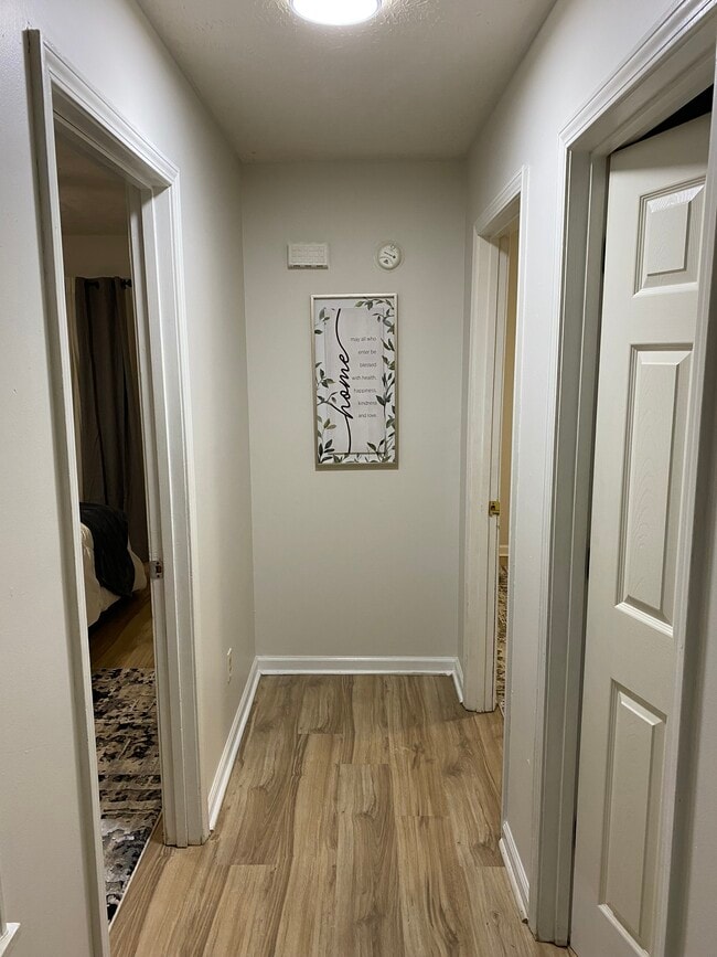 Building Photo - 489 Penny Ln