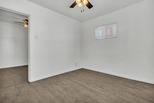 Building Photo - 447 E 101st St