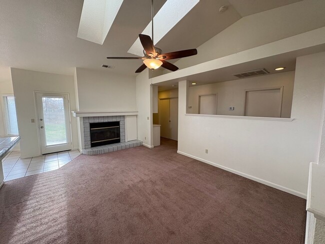 Building Photo - Very Nice Home for Rent! Swimming Pool!