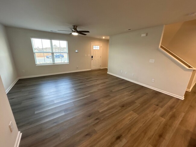 Building Photo - *Move in Special* 4 Bedroom | 2.5 Bath Hom...