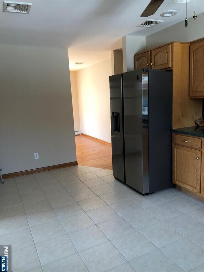 Building Photo - 504 2nd
