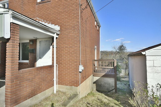 Building Photo - 3 Bedroom Home in Duquesne Available Now! ...