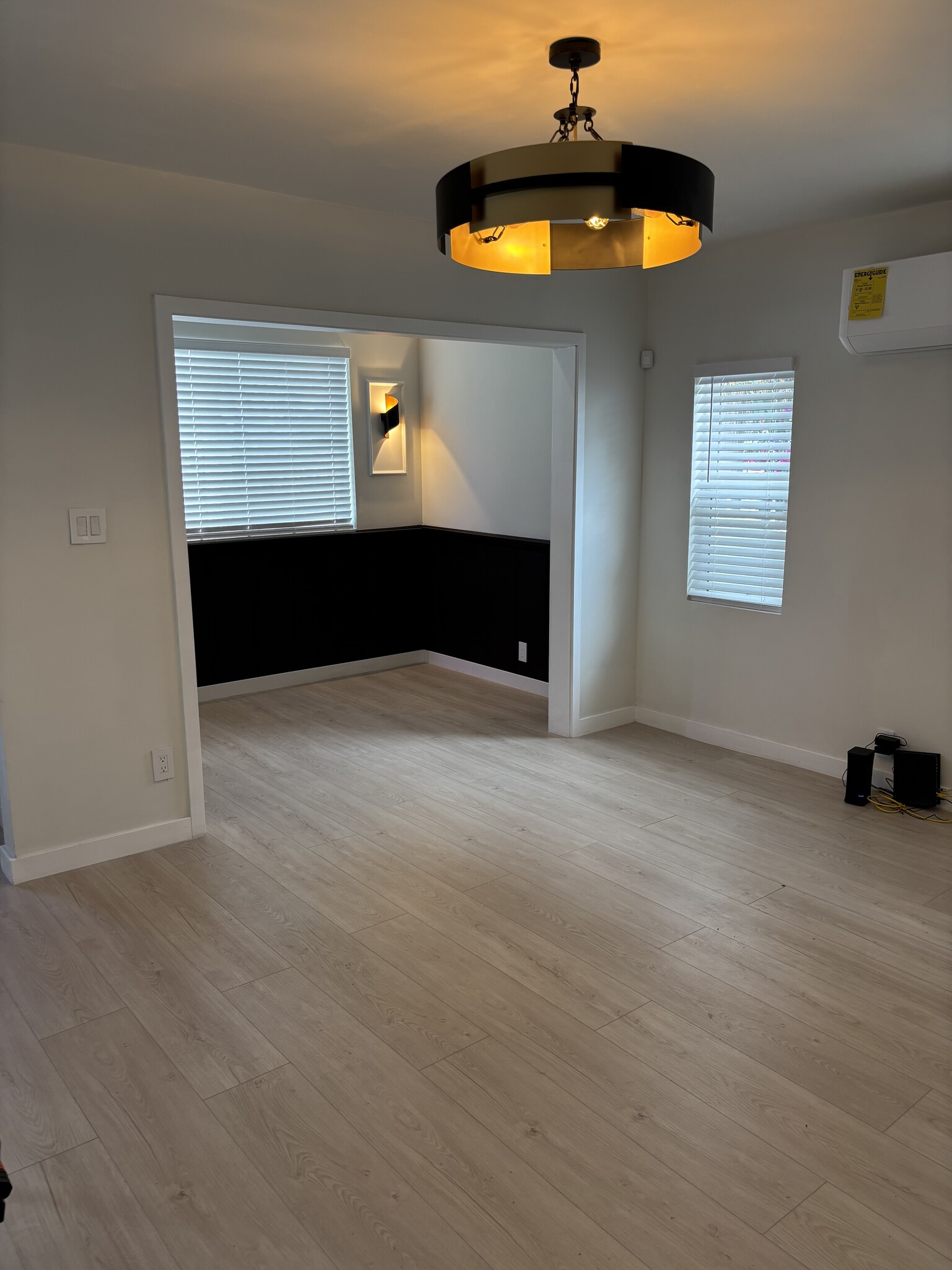 Dining area - 2206 W 75th St