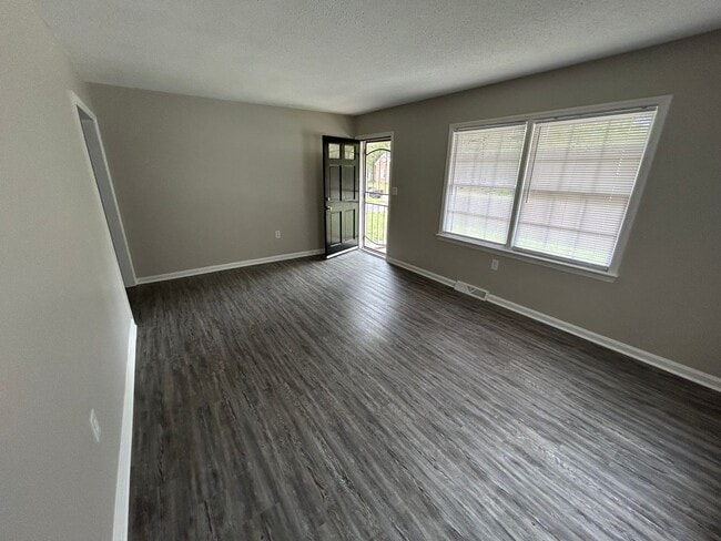 Building Photo - 3 bedroom, two bath home for rent