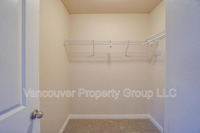 Building Photo - 6121 NE 105th Ave