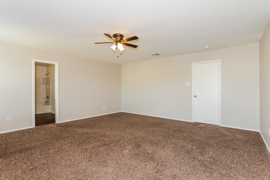 Building Photo - 8532 Shallow Creek Dr