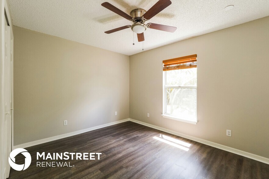 Building Photo - 615 NW North Macedo Blvd