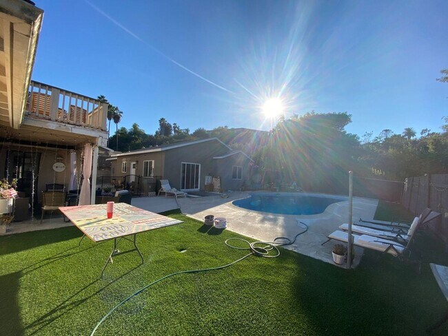Building Photo - 4BD/2BA, POOL!!