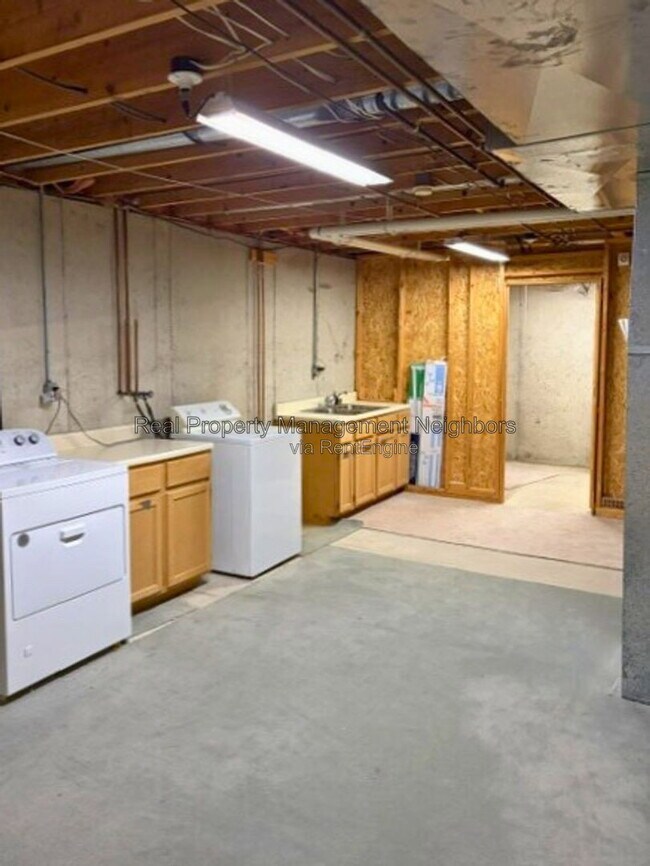 Building Photo - 1662 Klaver St SW