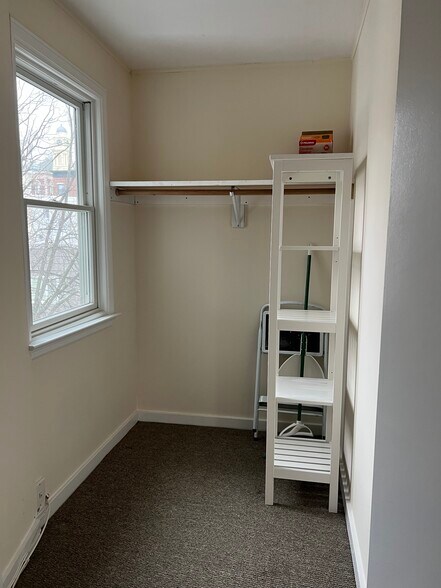 Building Photo - 10 S Eckar St