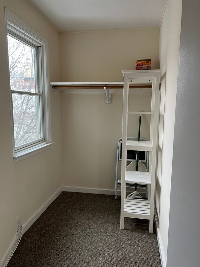 Building Photo - 10 S Eckar St