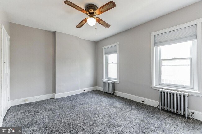 Building Photo - 427 Ripka St