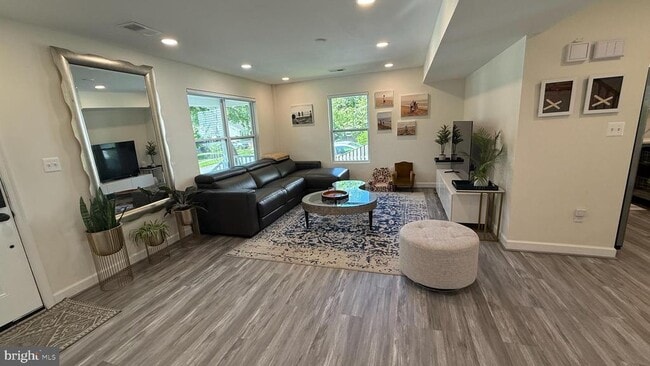 Building Photo - 1212 Parrish Dr