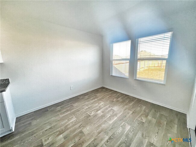 Building Photo - 321 Cottonmouth Ln