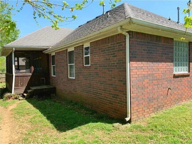 Building Photo - 312 Ridgedale Dr