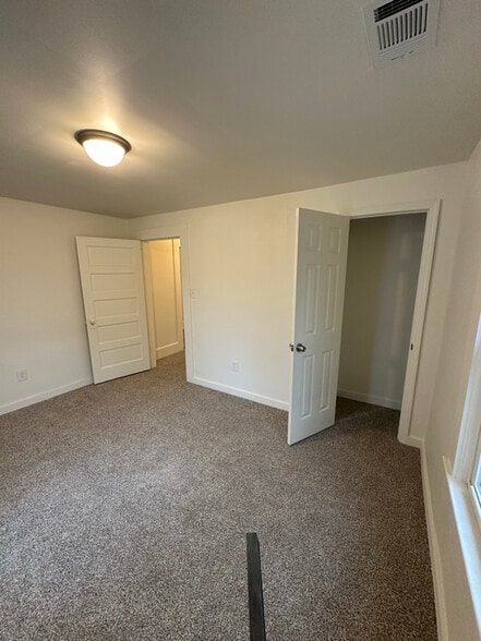 Building Photo - 614 S Tillman St