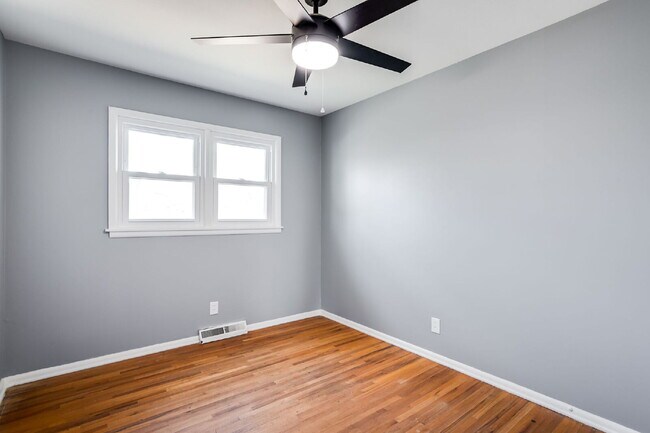 Building Photo - 1433 N Kokomo Ave