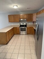 Building Photo - 113 Rystan Pl