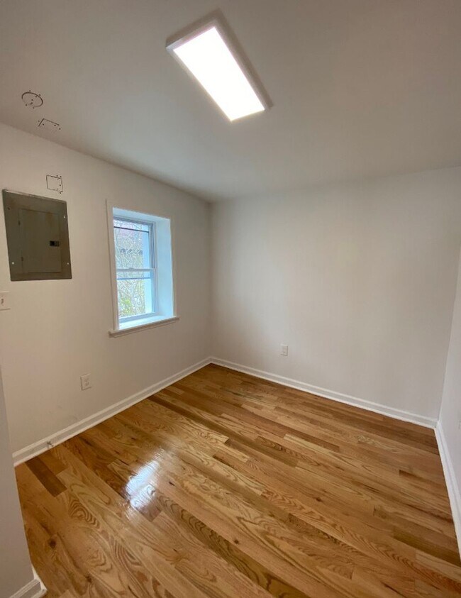 Building Photo - 425 Drummond Ave
